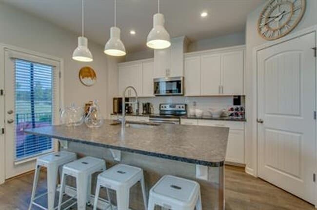 Building Photo - Beautiful Townhouse in Murfreesboro!
