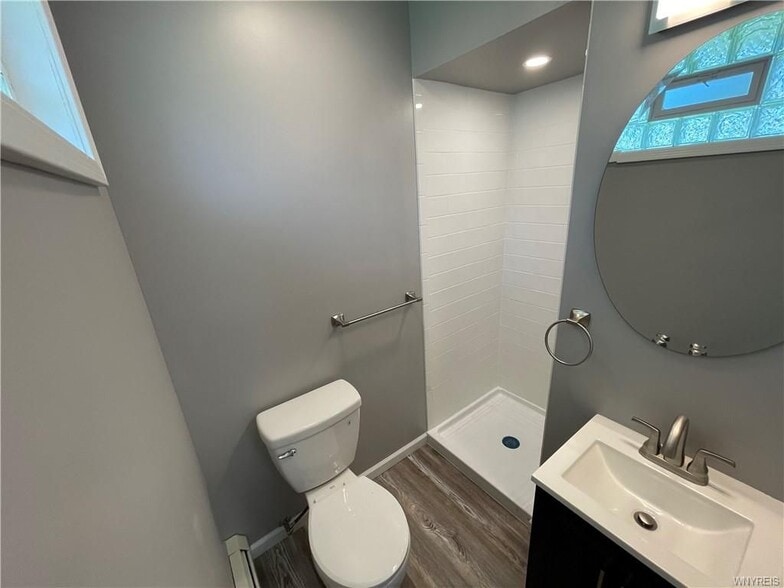 Building Photo - 425 East Ln