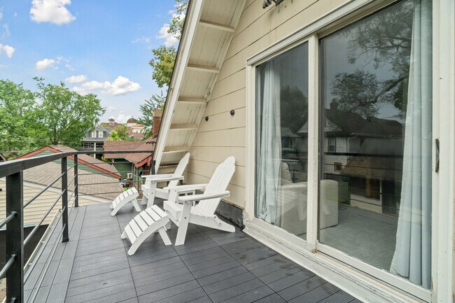 Building Photo - 1115 W 31st St