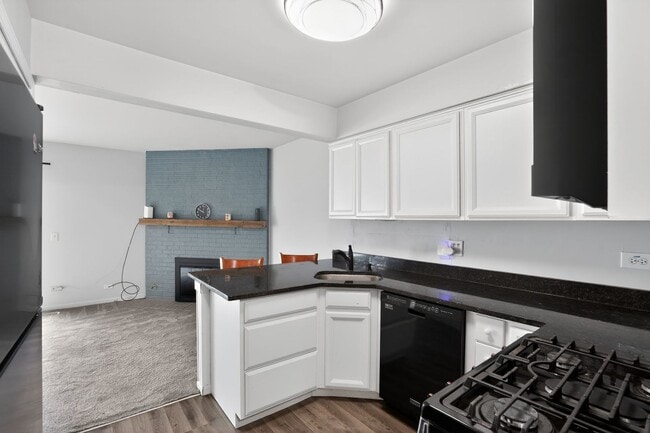 Building Photo - 1336 Queensgreen Cir