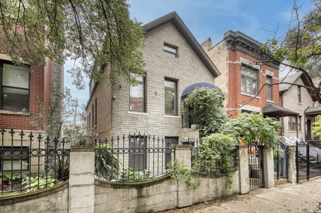 Primary Photo - 1620 N Claremont Ave