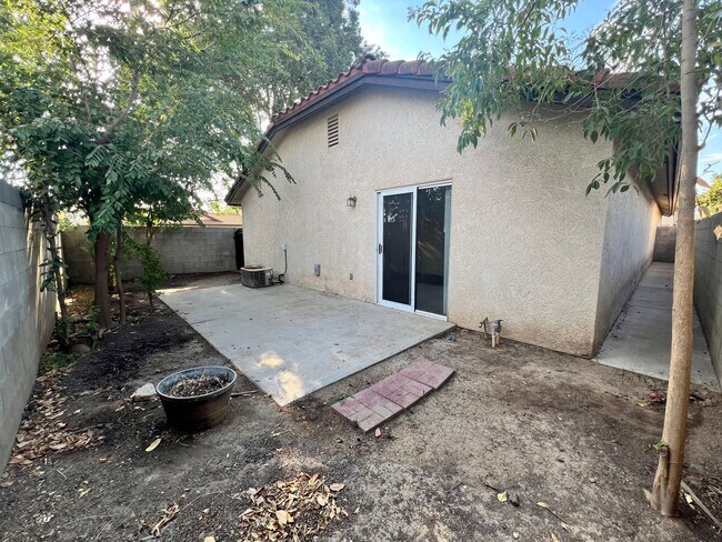 Building Photo - 92 Rosewood Cir