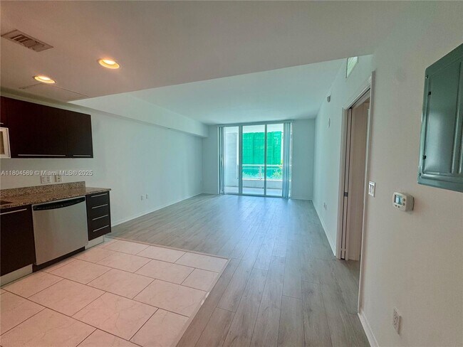 Building Photo - 951 Brickell Ave