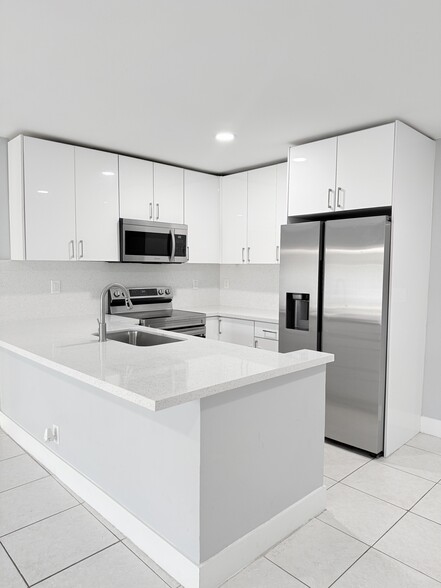 Building Photo - 4751 SW 43rd Ave