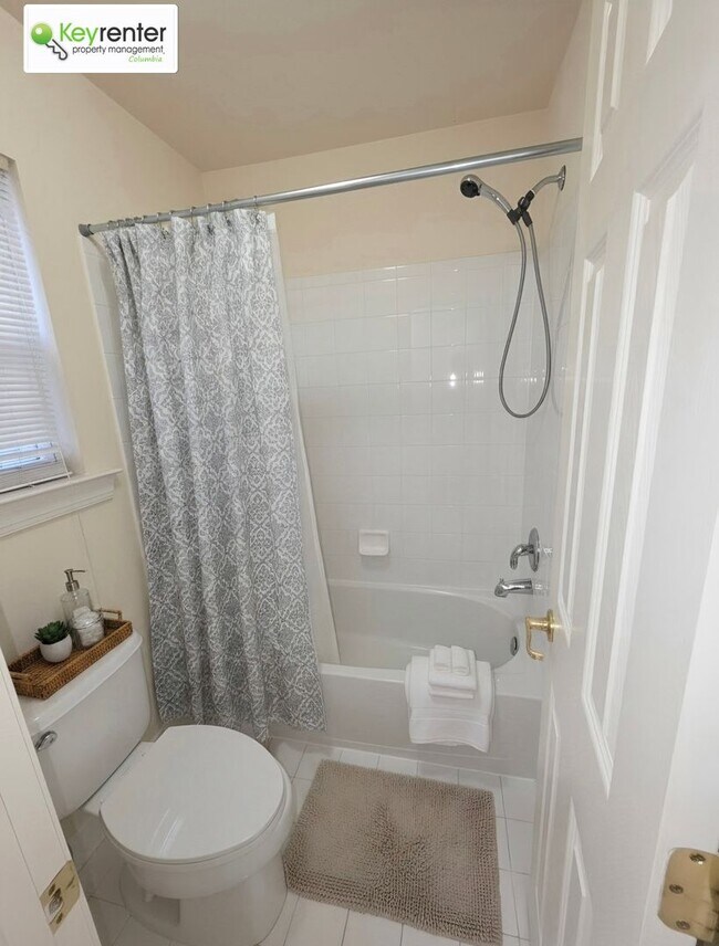 Building Photo - Beautiful 4-Bedroom Home in New Market – Hardwood Floors, Modern Kitchen, 2-Car Garage & Yard Car...