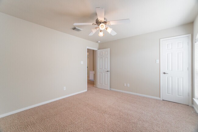 Building Photo - 139 S Rocky Point Cir