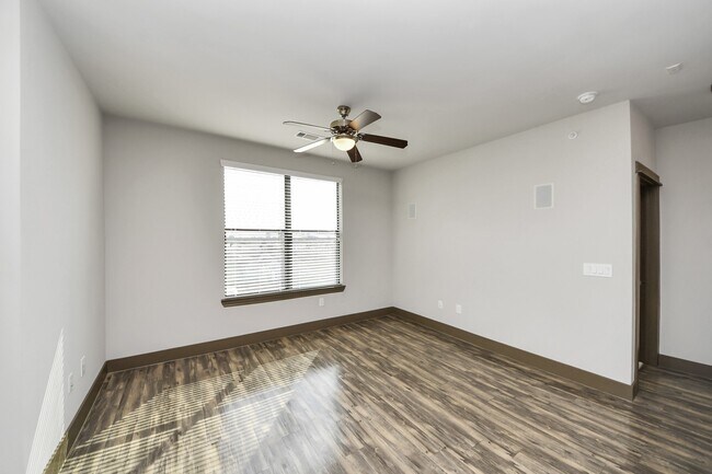 Building Photo - 5454 Washington St