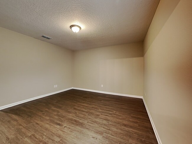 Building Photo - BEAUTIFUL NEW HOME