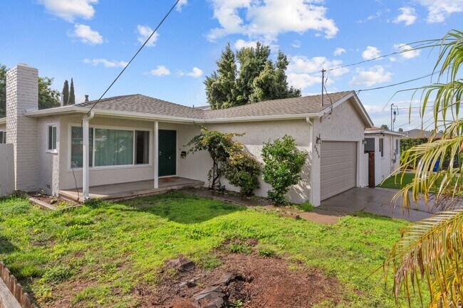 Building Photo - 6233 Hobart St