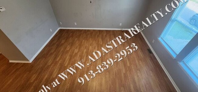 Building Photo - 2 Bed 1.5 Bath Townhome in Bonner Springs-...