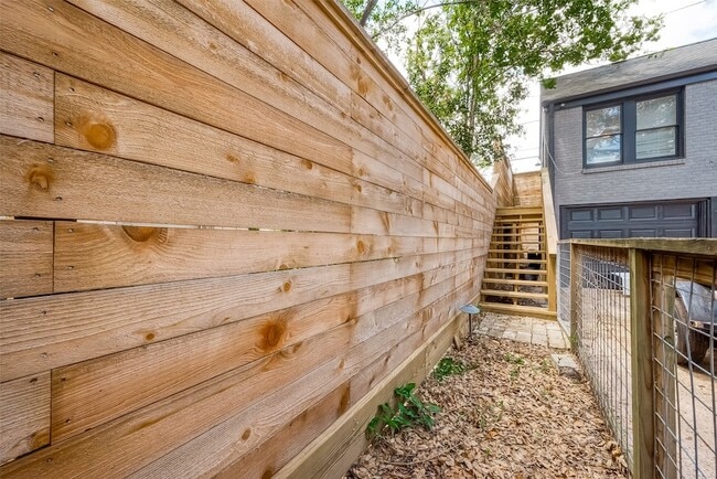 Building Photo - 415 Fairbanks St