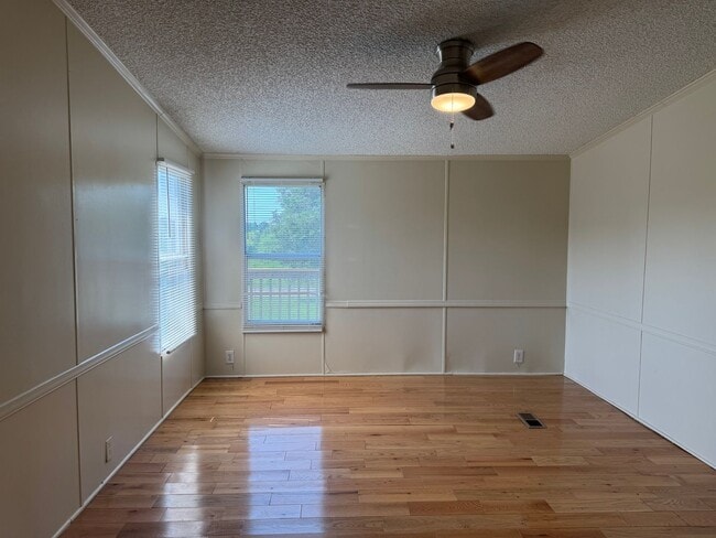 Building Photo - Three Bedroom Doublewide in Claremont