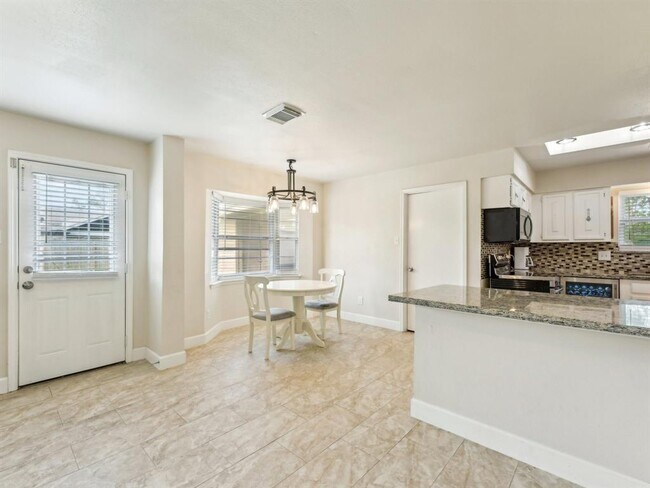 Building Photo - 15414 Lanswick Dr