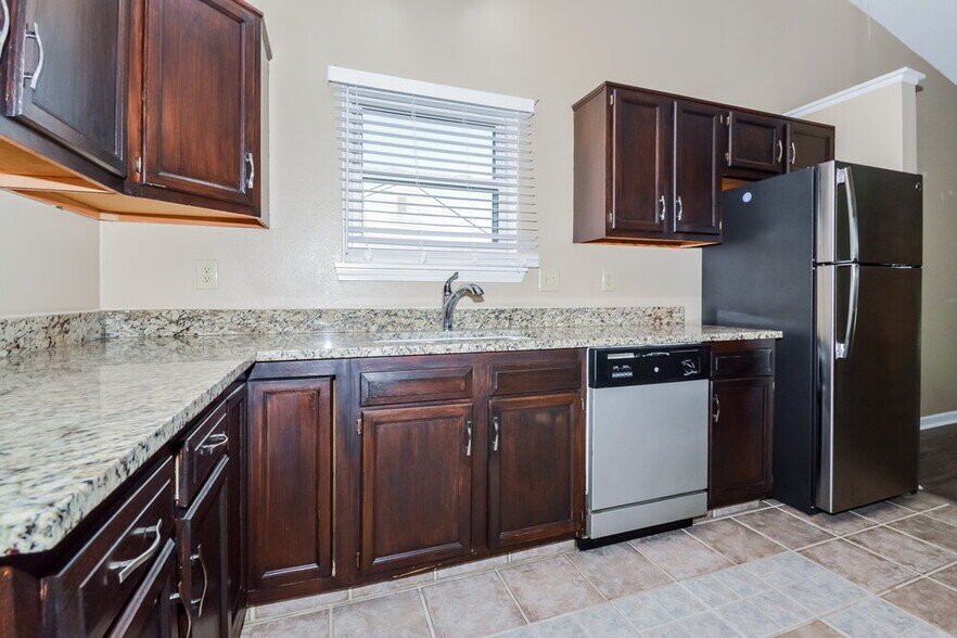 Building Photo - 9012 Lighthorse Dr