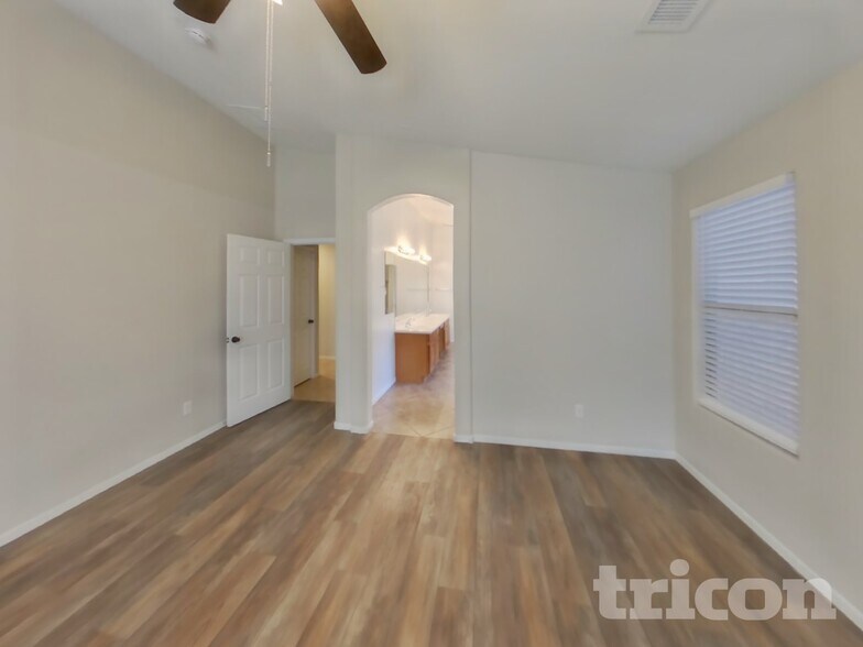 Building Photo - 8625 W Chickasaw St