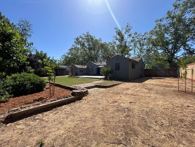 Building Photo - Spacious 3 bed 1bath home available in Ard...