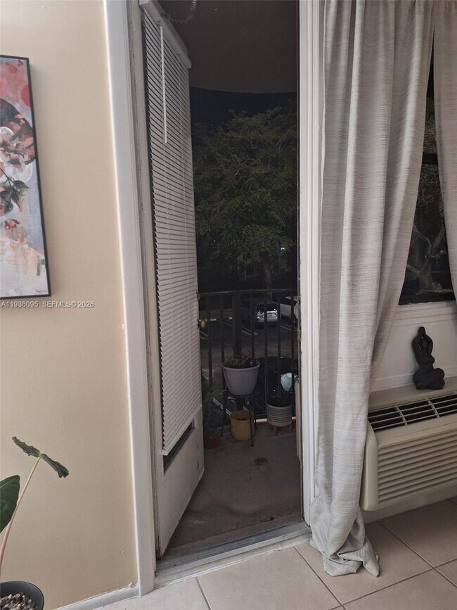 Building Photo - 2701 Riverside Dr