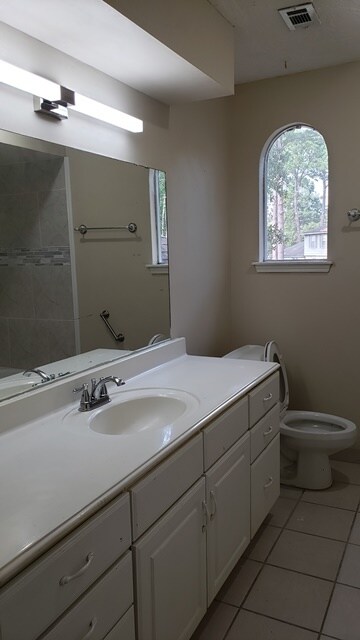 Building Photo - 13423 Lakecrest Dr