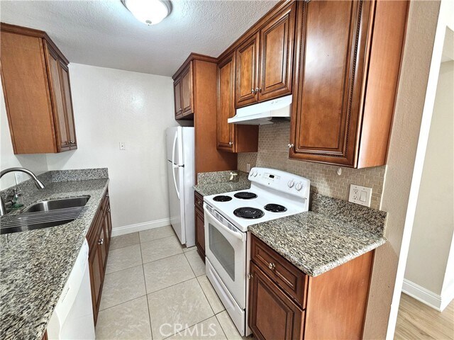 Building Photo - 10974 Rincon St