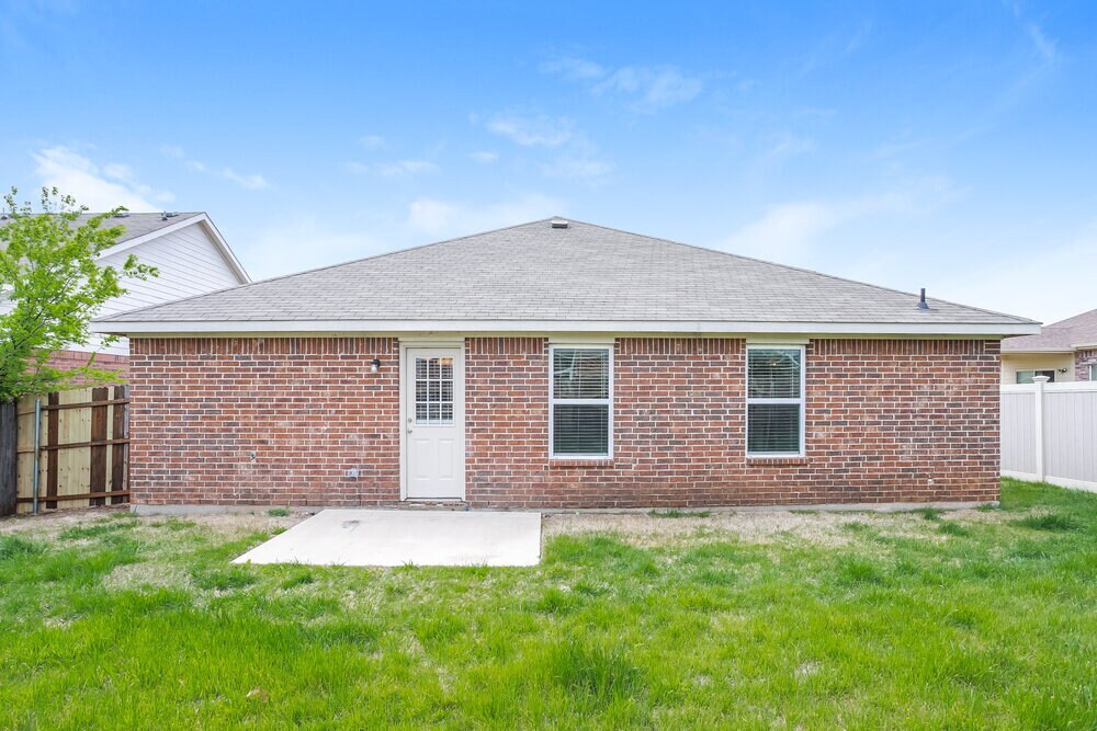 Building Photo - 4020 Tarpon Springs Dr
