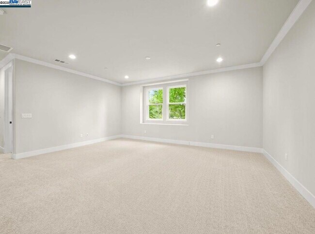 Building Photo - 1588 Alamo Way