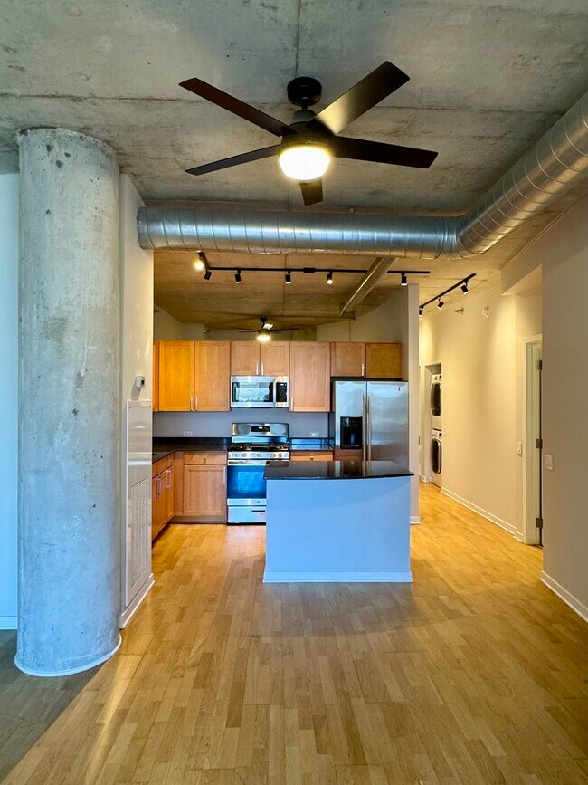 Building Photo - 720 N Larrabee St