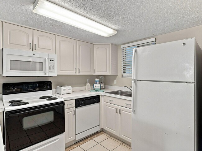 Building Photo - 1040 US-98