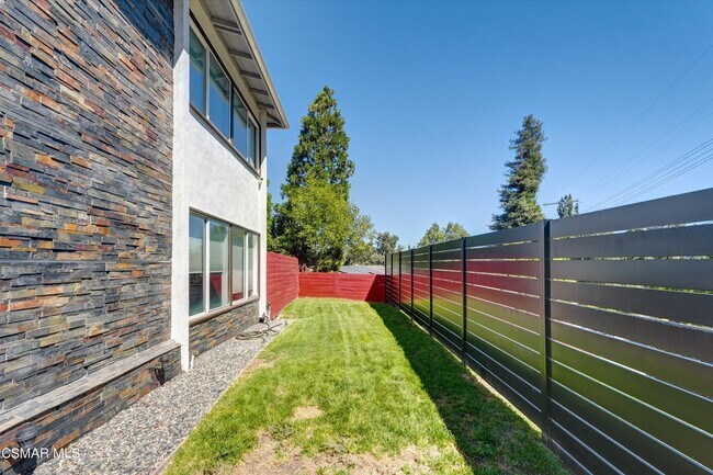 Building Photo - 4833 Dunman Ave