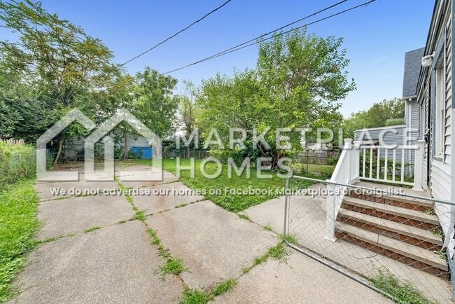 Building Photo - 7906 Dorver Ave