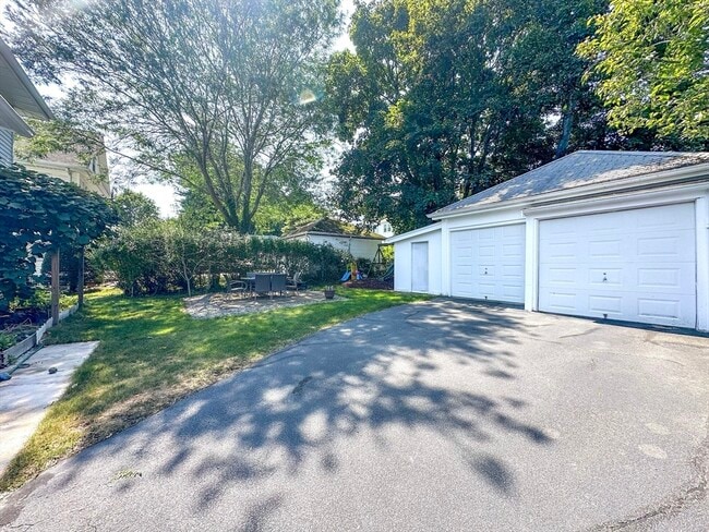 Building Photo - 35 Reedsdale Rd