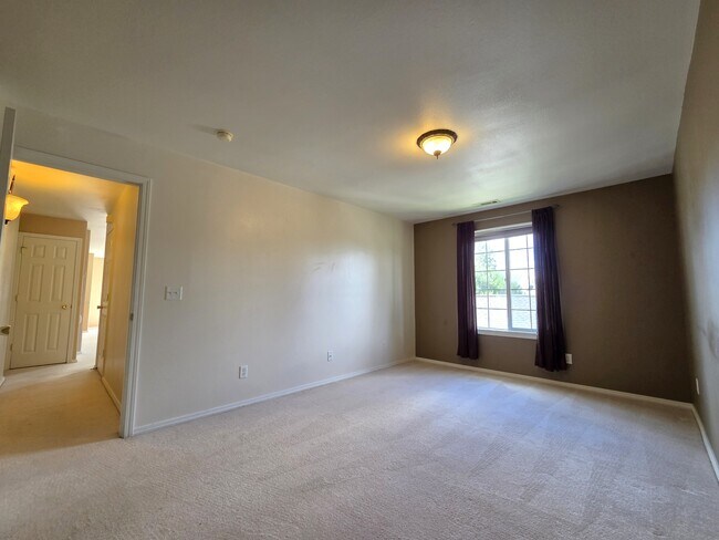 Building Photo - 2940 W Villard St