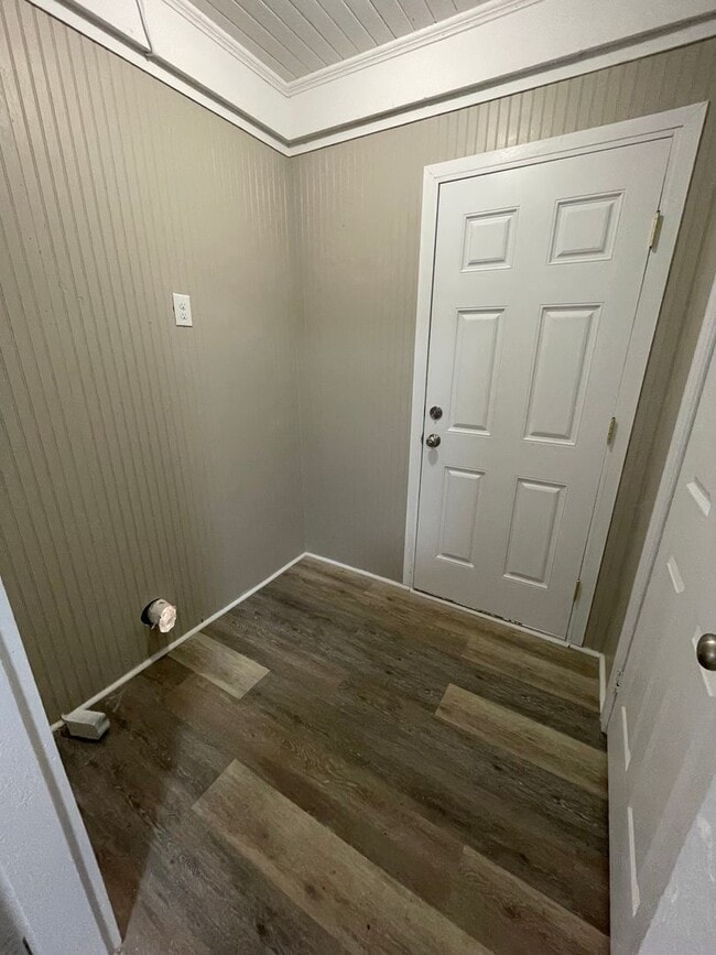 Building Photo - 512 Macon St S