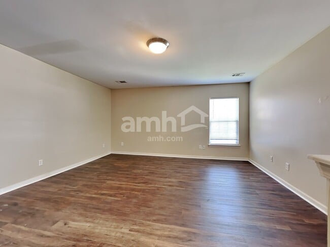 Building Photo - 405 Crystal Oaks Ln