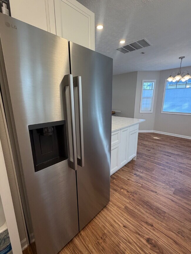 Building Photo - "Charming 4-Bedroom Home with 2.5 Baths on Knox Avenue – A Cozy Retreat in Hollister, MO!"