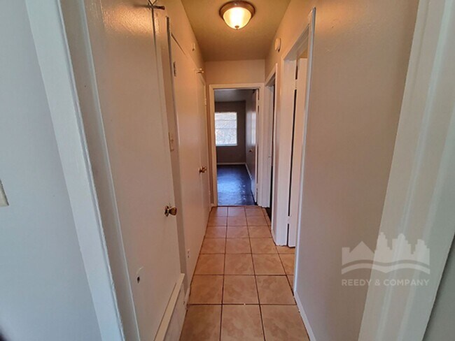 Building Photo - 3992 Ashview Cove