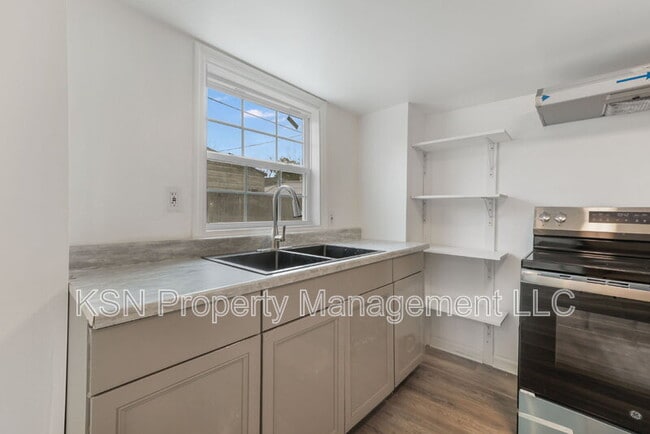 Building Photo - 2015 E 58th St