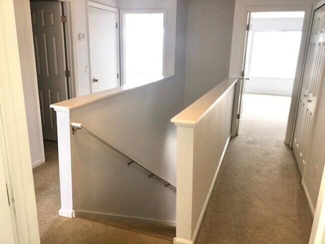 Building Photo - Remodeled Kitchen!! Wonderful Avalon Park-...