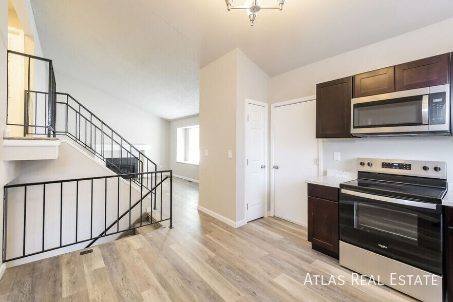 Building Photo - 1417 S Biscay Way