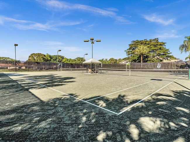 Building Photo - 5087 Oakhill Ln