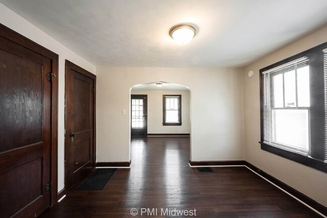 Building Photo - "Charming 1-Bedroom Duplex Retreat on East...
