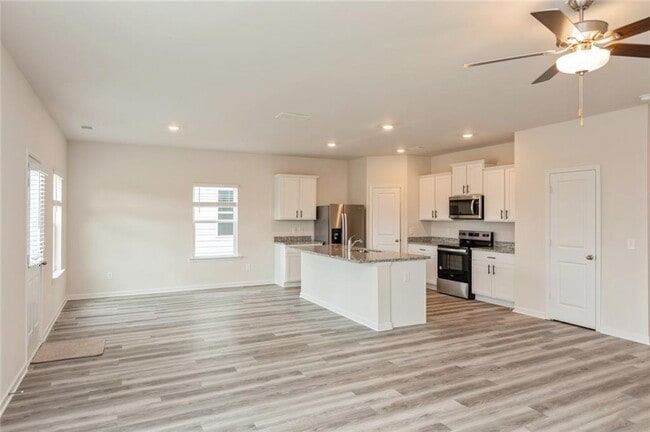 Building Photo - 624 Mackenzie Cv