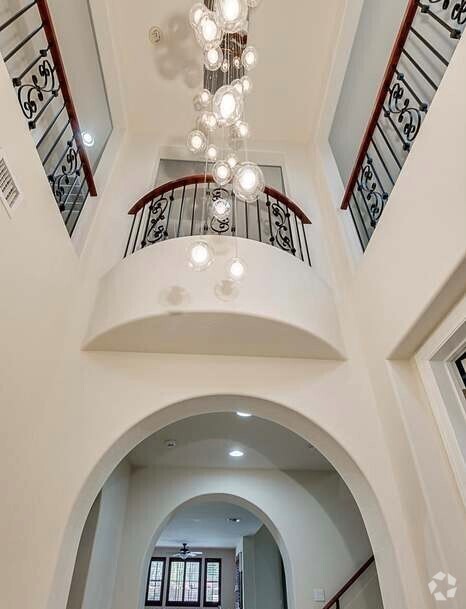 Building Photo - Stunning Aviano in Desert Ridge