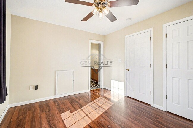 Building Photo - 5218 Drakes Ct