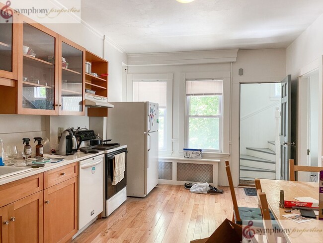 Building Photo - 3 bed with office in Brookline