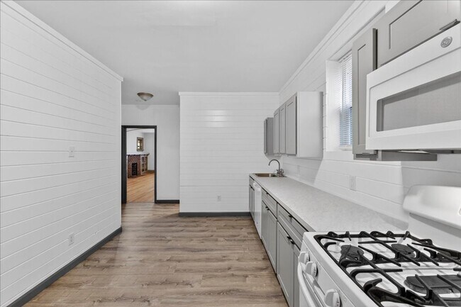 Building Photo - 4621 Quincy St