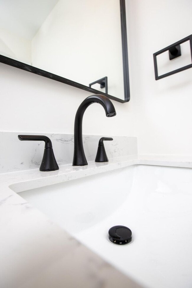 Building Photo - 10881 La Salinas Cir