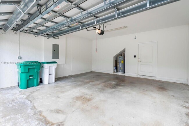 Building Photo - 9583 Town Parc Cir N