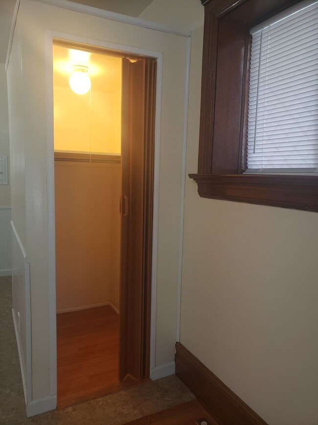 Building Photo - 1215 W Berry St