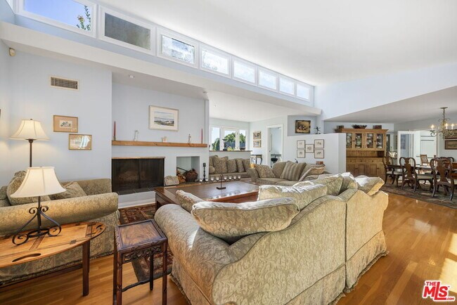 Building Photo - 11215 Sunset Blvd