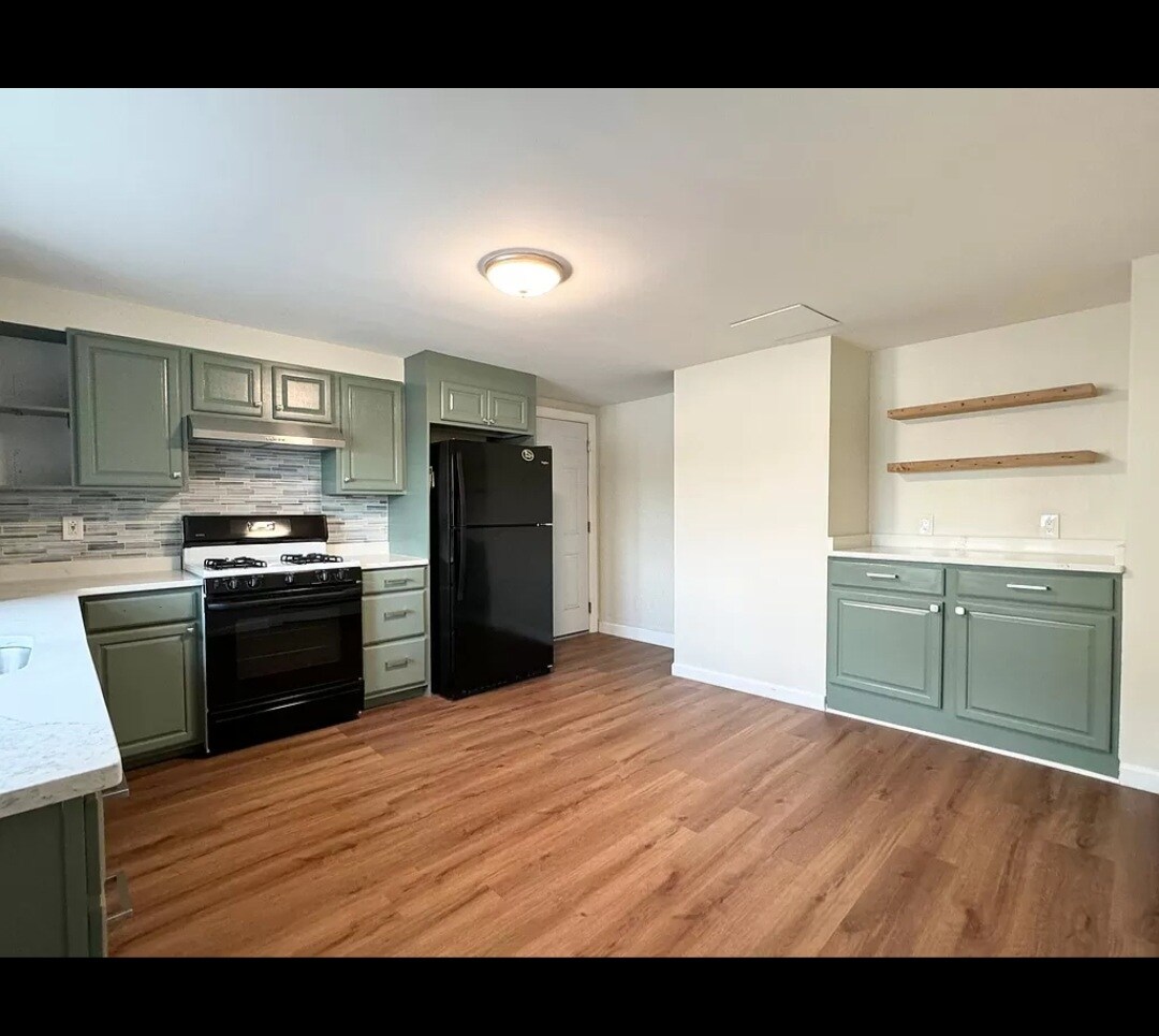 Building Photo - 221 Trenton St